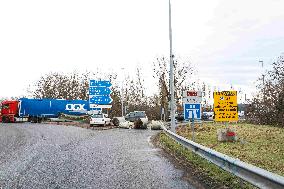 Farmers Block A62 Motorway - South Western France