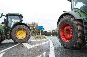 Farmers Block A62 Motorway - South Western France