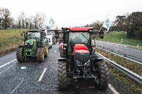 Farmers Block A62 Motorway - South Western France