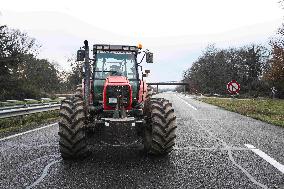 Farmers Block A62 Motorway - South Western France