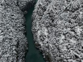 The Rime Scenery Along The Banks of the Grand Canyon in Qiandongnan