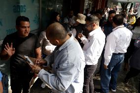 Mexican Citizens Renew Voting Credentials