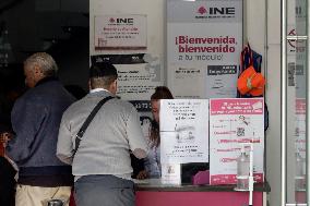 Mexican Citizens Renew Voting Credentials