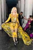 PFW - On Aura Tout Vu Front Row