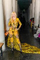 PFW - On Aura Tout Vu Front Row