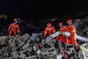 Xinhua Headlines: All-out efforts in search of landslide survivors as death toll rises to 31 in SW China