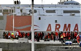 67 Migrants Arrive At The Port  - El Hierro