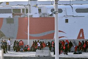 67 Migrants Arrive At The Port  - El Hierro