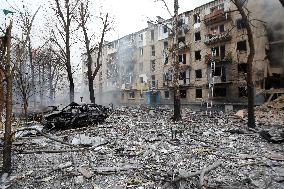 Russian troops shell Kharkiv