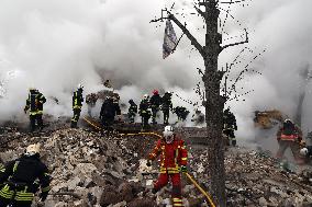 Russian troops shell Kharkiv