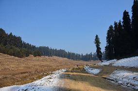 Dry Winter Season In Kashmir