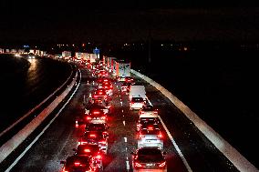 Farmers Block A61 Motorway - South Of Toulouse