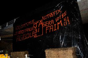 Farmers Block A61 Motorway - South Of Toulouse