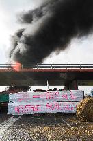 Farmers Block A20 Motorway - Montauban