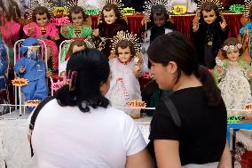 Sales Of  Child God For The Candelaria Celebrations