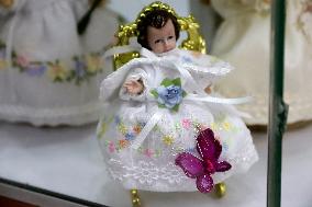 Sales Of  Child God For The Candelaria Celebrations