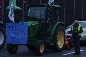 Farmers Block The Ring Road - Bordeaux