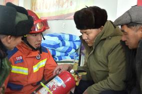 CHINA-XINJIANG-WUSHI-EARTHQUAKE-RELIEF EFFORTS (CN)