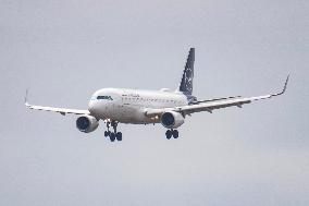 Lufthansa Airbus A320 Landing