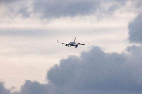 Lufthansa Airbus A320 Landing