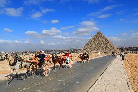 EGYPT-GIZA PYRAMIDS-TOURISM