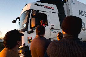Checking trucks carrying goods - Montauban