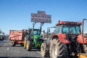 Farmers Block The Ring Road - Albi