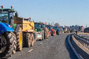 Farmers Block The Ring Road - Albi