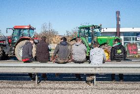 Farmers Block The Ring Road - Albi