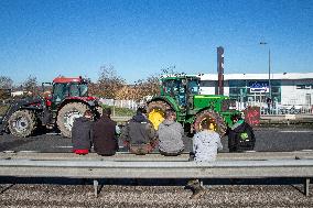 Farmers Block The Ring Road - Albi