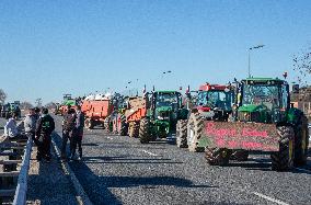 Farmers Block The Ring Road - Albi