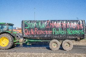 Farmers Block The Ring Road - Albi