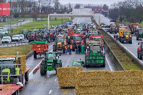 Farmers Block A1 Motorway - Lille