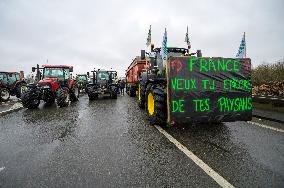 Farmers Block A1 Motorway - Lille