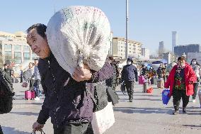 Travel rush in China ahead of Lunar New Year holidays