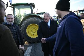 Gerard Larcher on visit at blocking A10 autoroute by farmers protesting - Saint-Arnoult-en-Yvelines