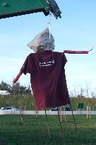 Farmers block the RN14 road - Villeneuve-Saint-Martin