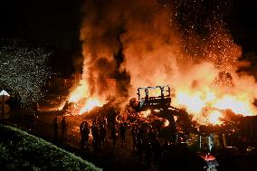 Farmers Block RN165 Motorway - Brittany