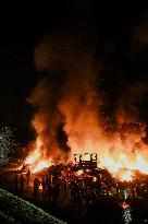 Farmers Block RN165 Motorway - Brittany