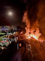 Farmers Block RN165 Motorway - Brittany