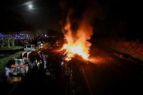 Farmers Block RN165 Motorway - Brittany