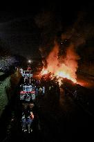 Farmers Block RN165 Motorway - Brittany