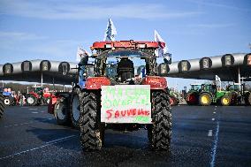 Farmers Block The Motorway Toll - Saint-Arnoult-en-Yvelines