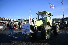 Farmers Block The Motorway Toll - Saint-Arnoult-en-Yvelines