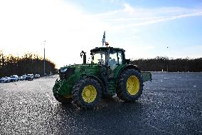 Farmers Block The Motorway Toll - Saint-Arnoult-en-Yvelines