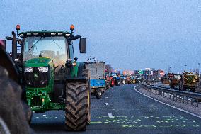 Farmers Block The Ring Road - Albi