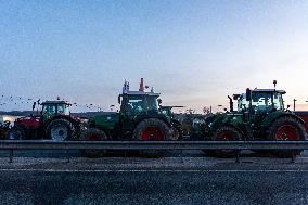 Farmers Block The Ring Road - Albi