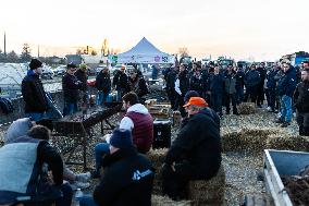 Farmers Block The Ring Road - Albi