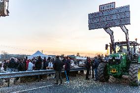 Farmers Block The Ring Road - Albi