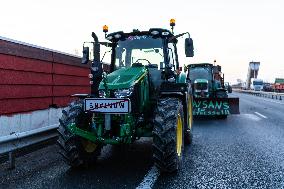 Farmers Block The Ring Road - Albi